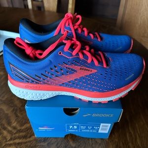 Brooks Women’s Ghost 13 Sneaker Size 7.5 Brand New
